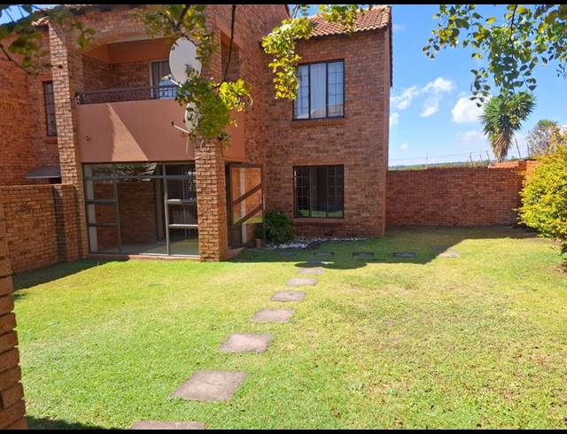 2 BEDROOM APARTMENT FOR SALE IN MOOIKLOOF RIDGE ESTATE